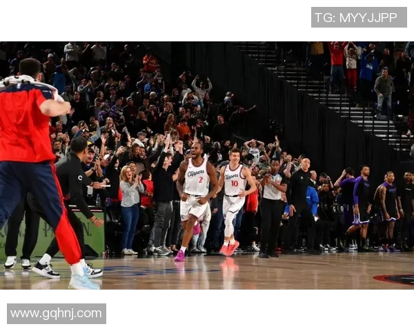 快船球星伦纳德因伤缺席比赛，球队惨遭失利